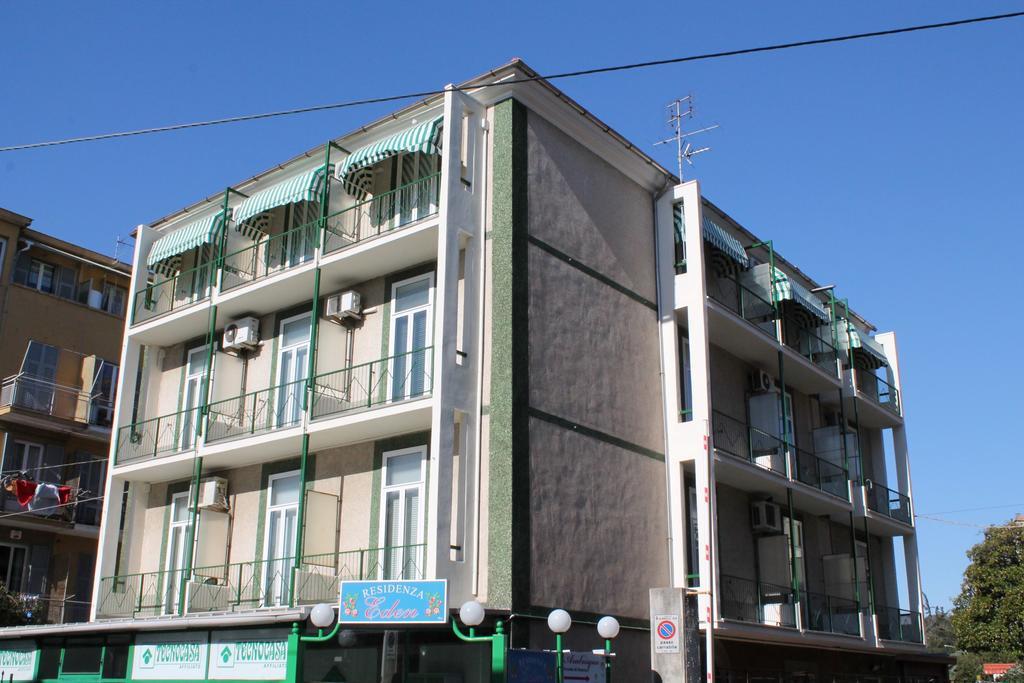House Betty By Holiday World Albisola Superiore Exterior photo